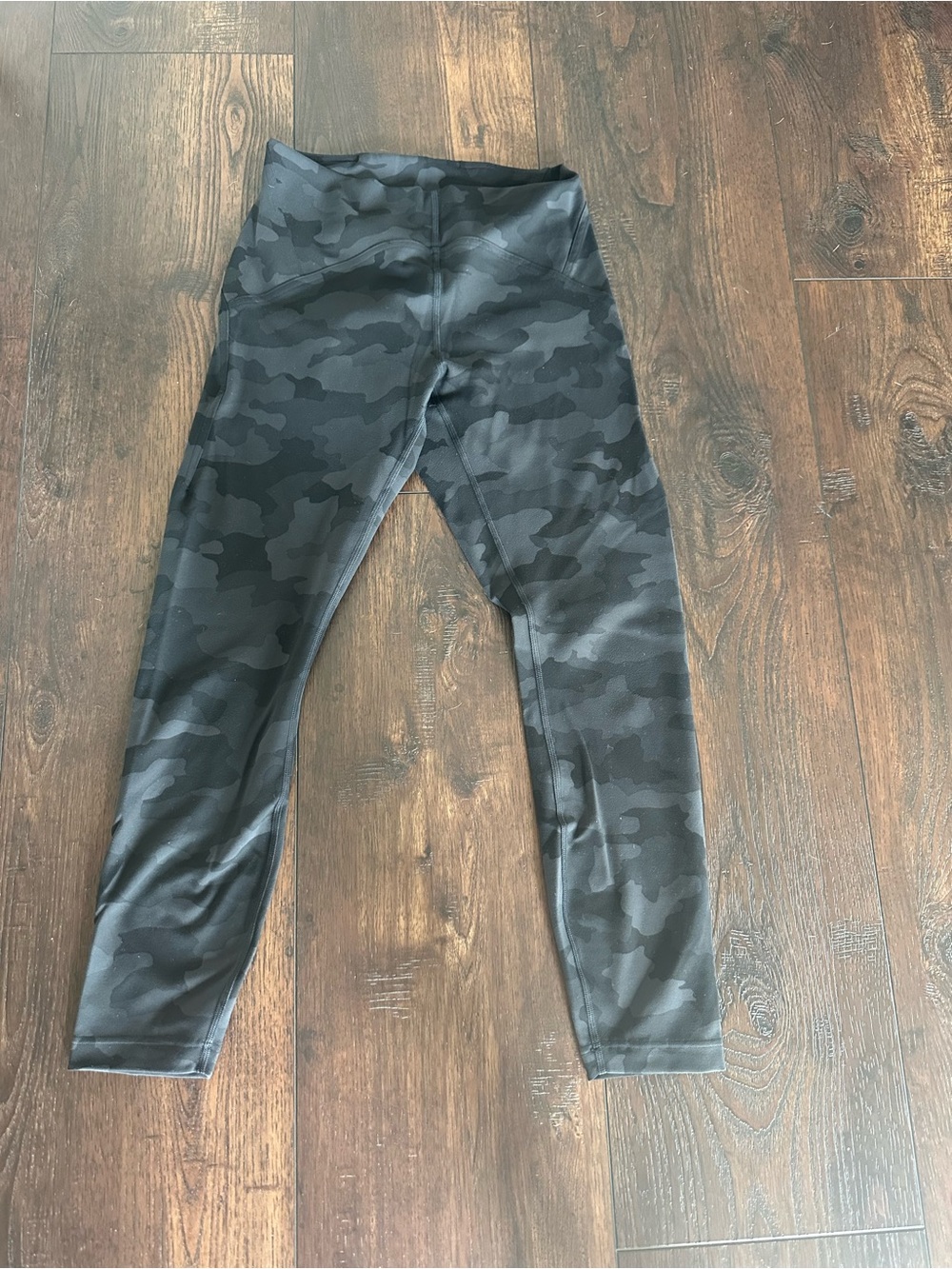 Lululemon Black Camo Leggings – Size 8 🖤